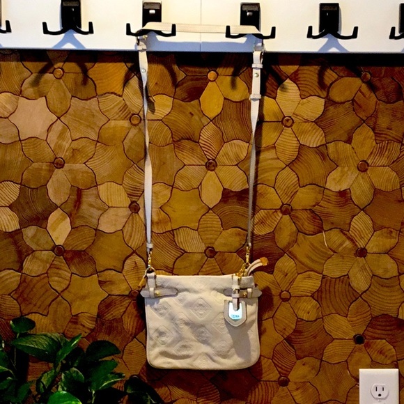 *NEW* DESA leather cream crossbody bag with coin wallet keychain dust bag - Picture 4 of 10